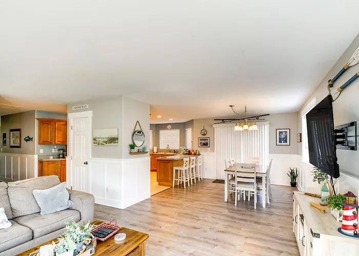 Pet-Friendly Westport Vacation Rental W/ Hot Tub!