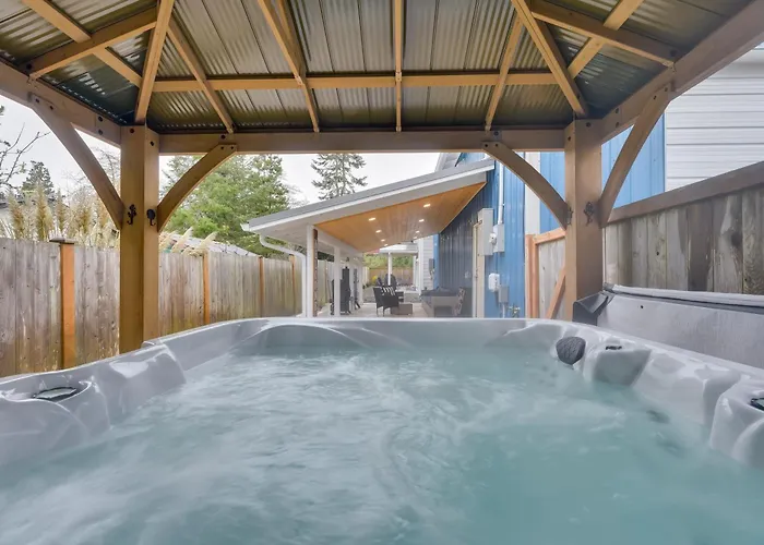 Westport Home W/ Hot Tub: 2 Blocks To Beach!
