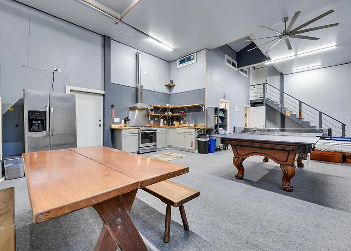 Westport Home W/ Hot Tub: 2 Blocks To Beach!