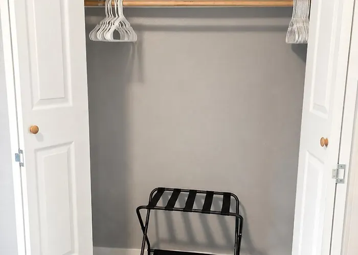 Dog Friendly Cottage, Near The Beach And Downtown